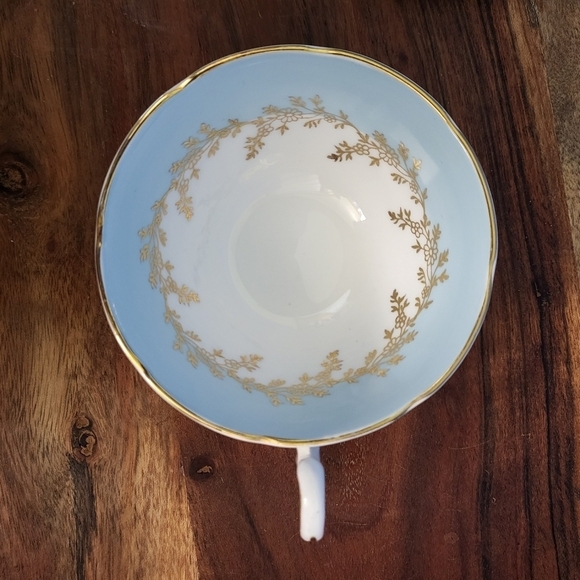 ROYAL GRAFTON Fine Bone China Cup and Saucer Blue White w/ Gold Filagree England - Picture 7 of 16